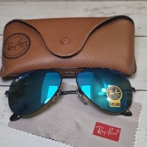 Ray-Ban Aviator Sunglasses with Blue Lenses and Brown Case